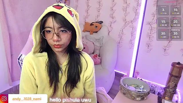 Snapshot of Nami_usagi chatting on 12.01.25 Nami usagi online show from 12.01.25