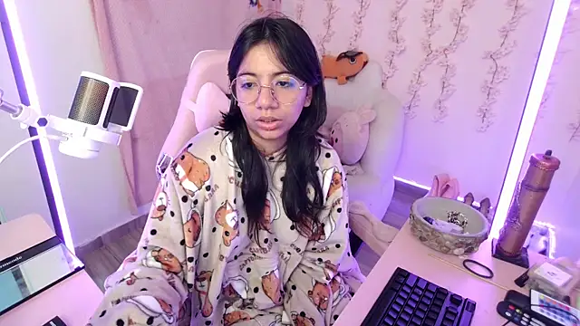 Snapshot of Nami_usagi chatting on 12.17.25 Nami usagi online show from 12.17.25