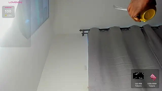 Snapshot of caroline_tovar chatting on 03.20.26 caroline tovar online show from 03.20.26