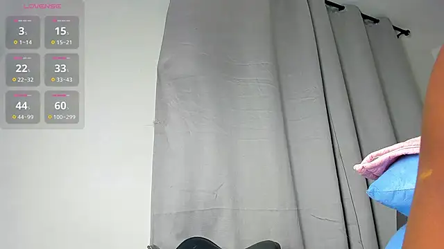 Snapshot of caroline_tovar chatting on 04.04.26 caroline tovar online show from 04.04.26