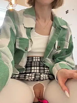 Snapshot of Feral_berry_8133 chatting on 03.04.25 Feral berry 8133 online show from 03.04.25