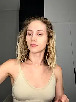 Snapshot of Feral_berry_8133 chatting on 09.09.25 Feral berry 8133 online show from 09.09.25