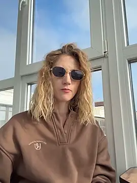 Snapshot of Feral_berry_8133 chatting on 09.17.25 Feral berry 8133 online show from 09.17.25