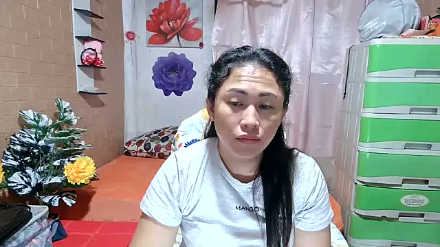 Snapshot of M_e_c_e_l chatting on 06.27.26 M e c e l online show from 06.27.26