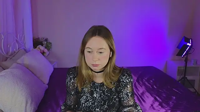 Snapshot of BrookeEvans chatting on 02.10.25 BrookeEvans online show from 02.10.25