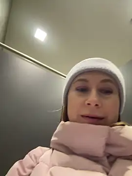Snapshot of BrookeEvans chatting on 02.12.25 BrookeEvans online show from 02.12.25