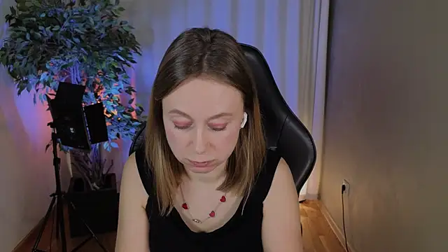 Snapshot of BrookeEvans chatting on 03.09.25 BrookeEvans online show from 03.09.25