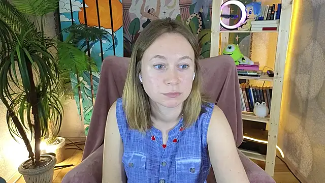 Snapshot of BrookeEvans chatting on 09.13.25 BrookeEvans online show from 09.13.25