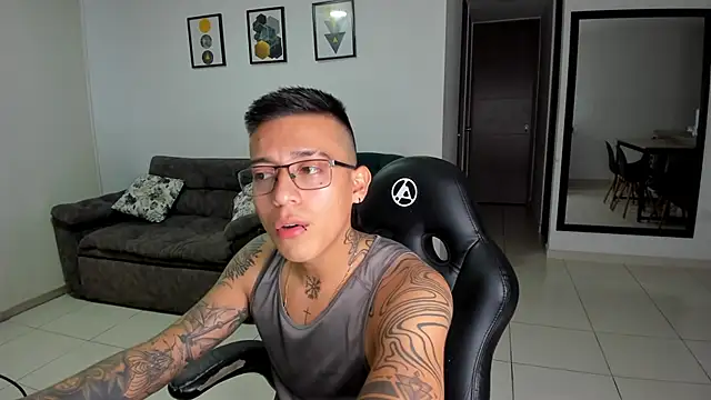 Snapshot of SIXXTOLOVE18 chatting on 09.09.25 SIXXTOLOVE18 online show from 09.09.25