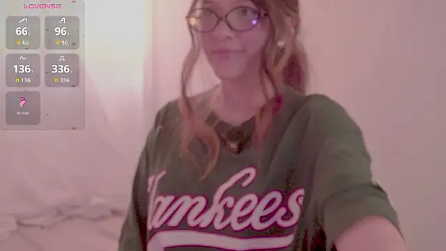 Snapshot of HannaMoom chatting on 03.12.26 HannaMoom online show from 03.12.26