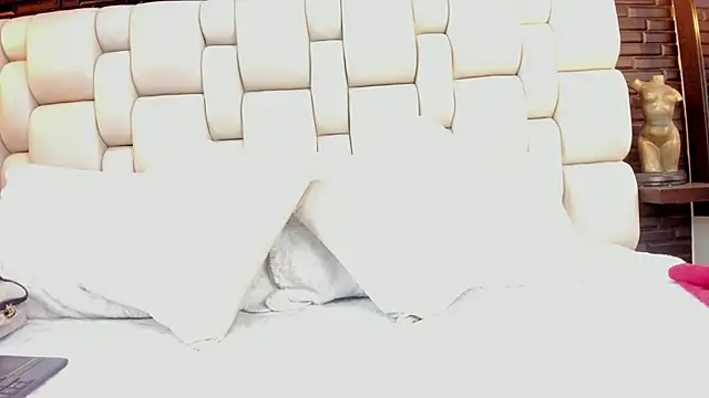 Snapshot of Salo_Heaven chatting on 10.25.25 Salo Heaven online show from 10.25.25