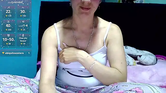 Snapshot of Salo_Heaven chatting on 10.26.25 Salo Heaven online show from 10.26.25