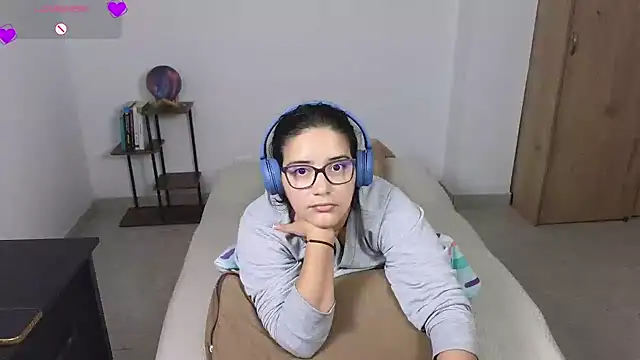 Snapshot of blue__moon_ chatting on 07.14.26 blue moon online show from 07.14.26