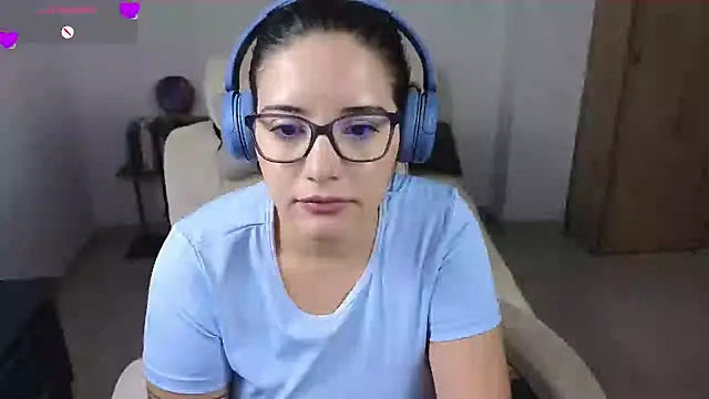 Snapshot of blue__moon_ chatting on 07.22.26 blue moon online show from 07.22.26