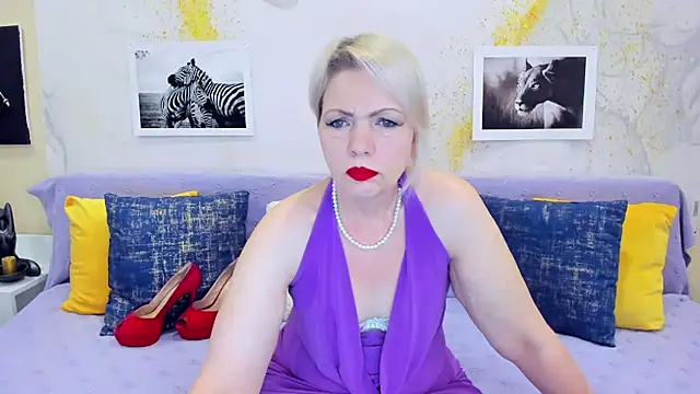 Snapshot of BeautyName chatting on 03.10.25 BeautyName online show from 03.10.25