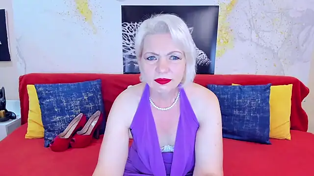 Snapshot of BeautyName chatting on 09.17.25 BeautyName online show from 09.17.25