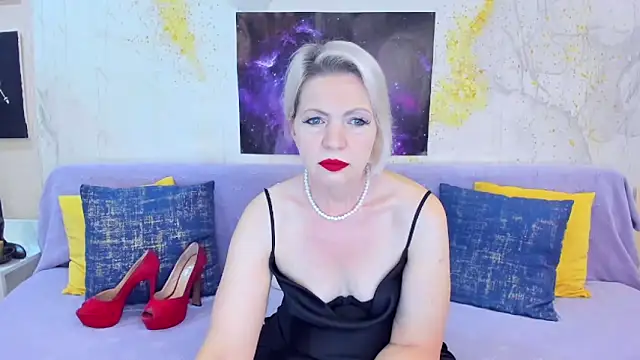 Snapshot of BeautyName chatting on 12.03.25 BeautyName online show from 12.03.25