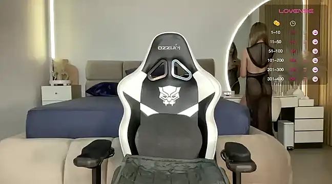 Snapshot of Rogueblaze chatting on 01.03.25 Rogueblaze online show from 01.03.25