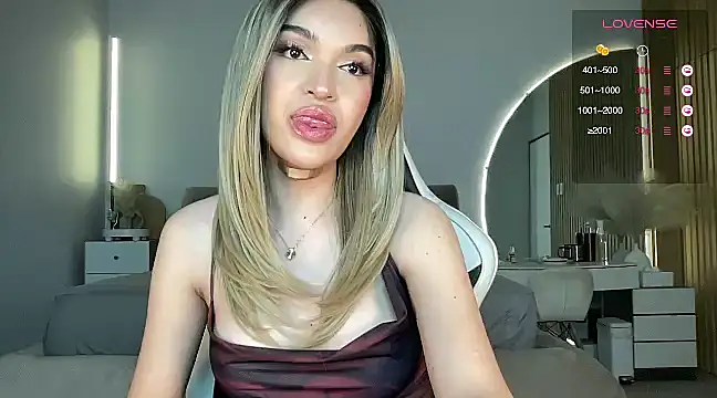 Snapshot of Rogueblaze chatting on 02.07.25 Rogueblaze online show from 02.07.25