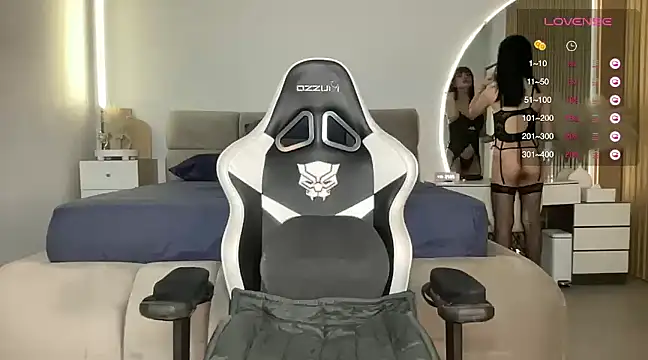 Snapshot of Rogueblaze chatting on 03.01.25 Rogueblaze online show from 03.01.25