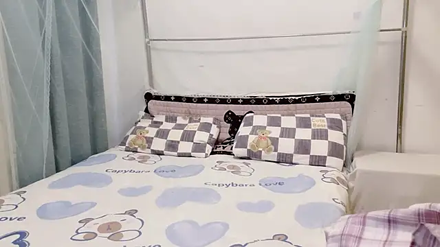 Snapshot of zqyaini chatting on 09.10.25 zqyaini online show from 09.10.25