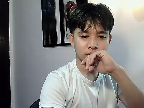 Snapshot of alfonsoasiancutie chatting on 12.21.25 alfonsoasiancutie online show from 12.21.25