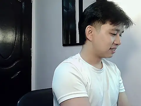 Snapshot of alfonsoasiancutie chatting on 12.22.25 alfonsoasiancutie online show from 12.22.25