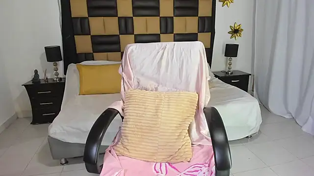 Snapshot of BarbieKano chatting on 11.13.25 BarbieKano online show from 11.13.25