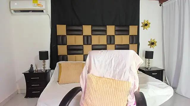 Snapshot of BarbieKano chatting on 11.20.25 BarbieKano online show from 11.20.25