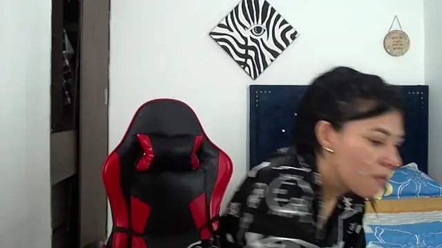 Snapshot of QueenSquirt_ chatting on 03.21.26 QueenSquirt online show from 03.21.26