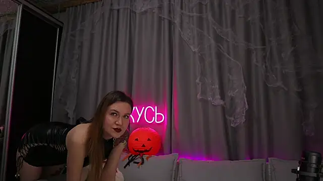 Snapshot of _LadyMargo_ chatting on 10.27.25 LadyMargo online show from 10.27.25