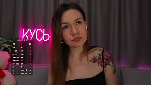 Snapshot of _LadyMargo_ chatting on 11.20.25 LadyMargo online show from 11.20.25