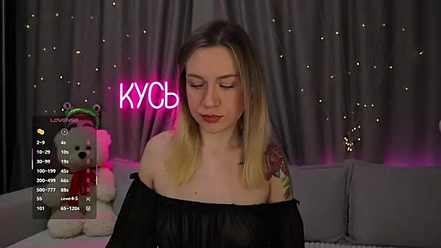 Snapshot of _LadyMargo_ chatting on 02.25.26 LadyMargo online show from 02.25.26