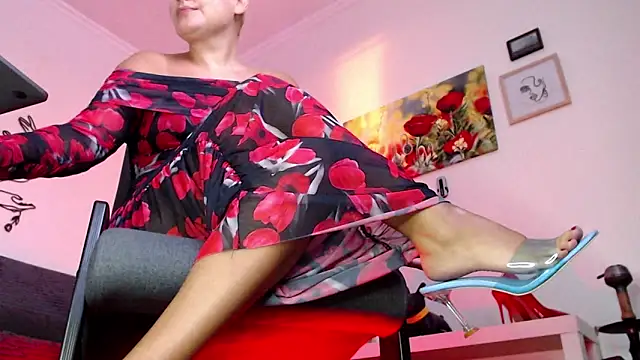 Snapshot of MadameKatrina chatting on 01.06.25 MadameKatrina online show from 01.06.25