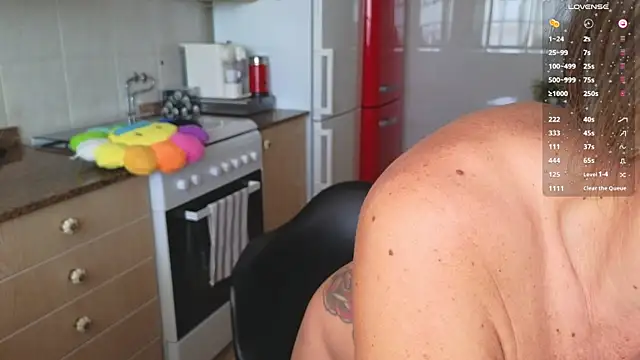 Snapshot of Lunamix chatting on 02.22.25 Lunamix online show from 02.22.25