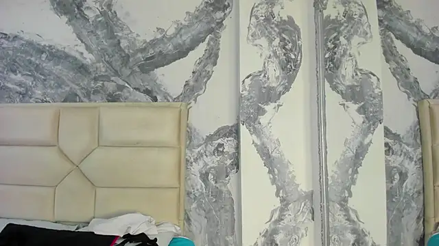 Rianamanson online show from 10.15.25