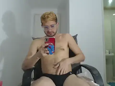 Snapshot of peterannaud chatting on 12.06.24 peterannaud online show from 12.06.24