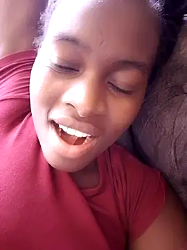 Snapshot of _cutemelania chatting on 02.28.25 cutemelania online show from 02.28.25