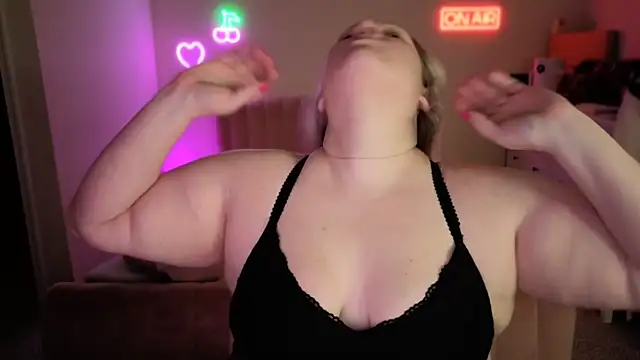 PiggyRose online show from 11.04.25