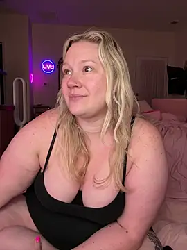 PiggyRose online show from 05.02.26
