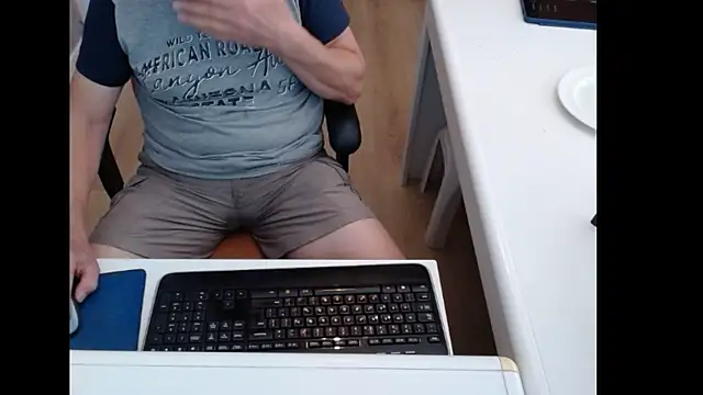 Snapshot of dutchpornking chatting on 07.28.26 dutchpornking online show from 07.28.26
