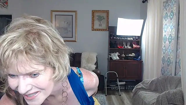 SindeeDix online show from 09.26.25