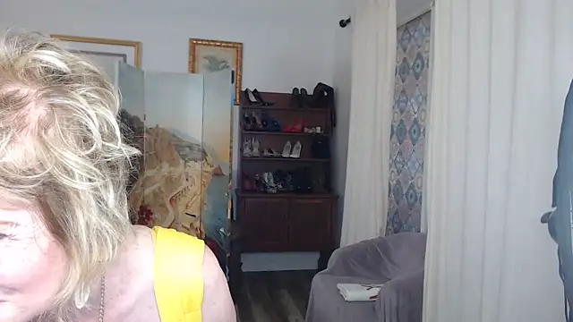 Snapshot of SindeeDix chatting on 03.06.26 SindeeDix online show from 03.06.26