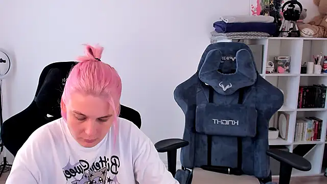 Snapshot of hotblonds chatting on 09.22.25 hotblonds online show from 09.22.25