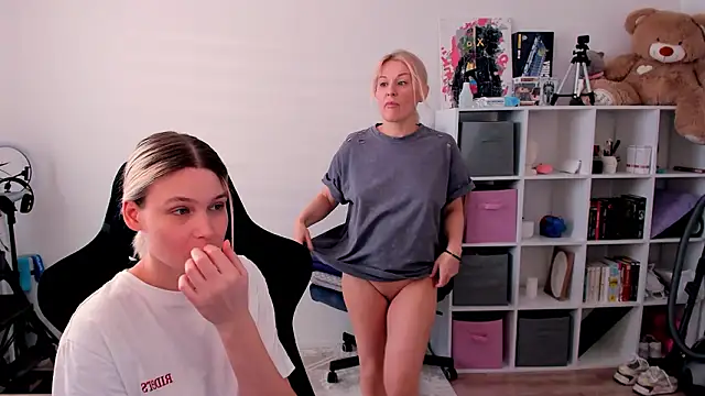 Snapshot of hotblonds chatting on 02.01.26 hotblonds online show from 02.01.26