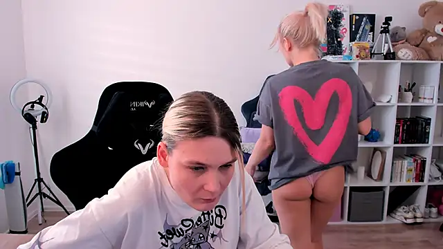 Snapshot of hotblonds chatting on 02.06.26 hotblonds online show from 02.06.26