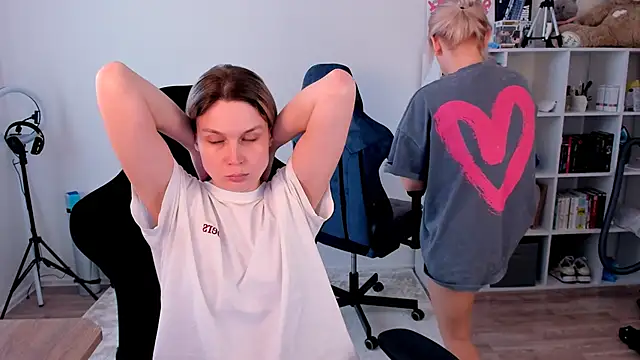 Snapshot of hotblonds chatting on 02.27.26 hotblonds online show from 02.27.26