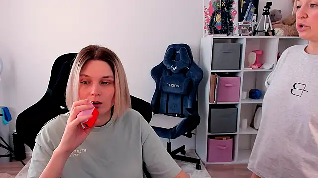 Snapshot of hotblonds chatting on 03.13.26 hotblonds online show from 03.13.26