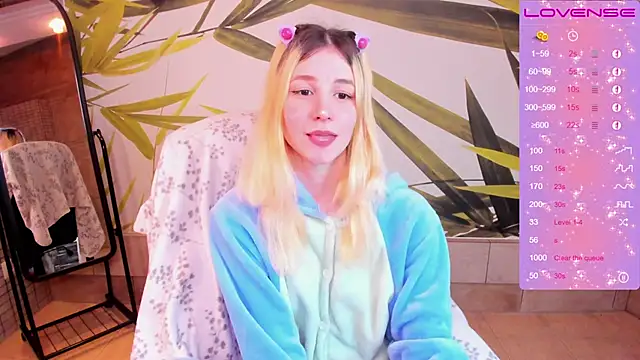 Snapshot of fleximona chatting on 11.22.25 fleximona online show from 11.22.25