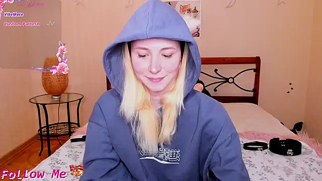 Snapshot of fleximona chatting on 11.23.25 fleximona online show from 11.23.25